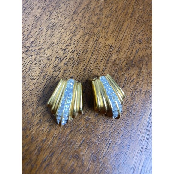 Vintage Large Rhinestone Gold Tone Clip On Earrings 1" Shell - Picture 1 of 6